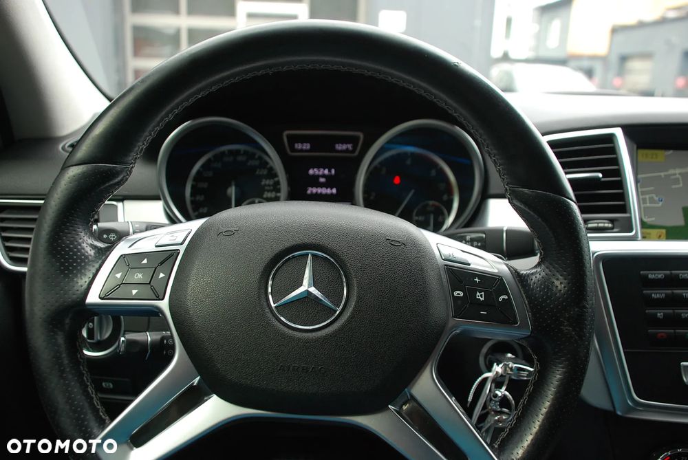 Mercedes-Benz ML 350 BlueTec 4-Matic - 26