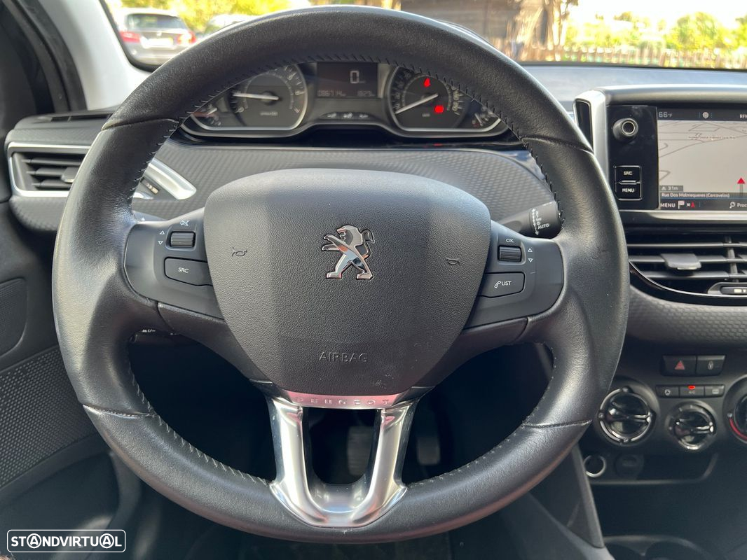Peugeot 208 1.2 PureTech Signature - 9