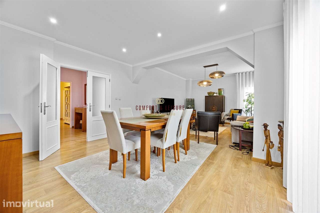 Apartamento com 4 quartos, 2 wc, parqueamento e arrecadação na Ramada, - Grande imagem: 4/52