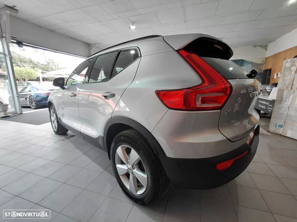 Volvo XC 40 1.5 T3 Momentum Tech Edition - 5