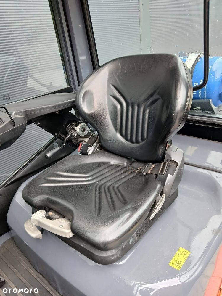 Toyota 02-8FGF30 - 8