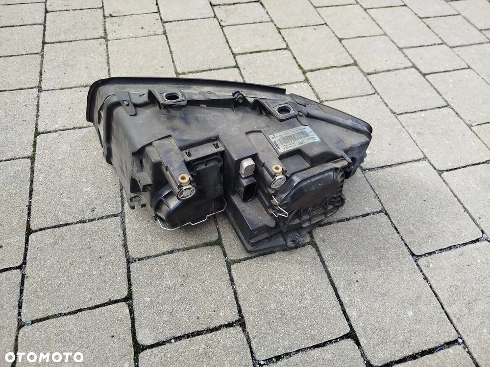 Audi A4 B6 lampa przednia  prawa - 4