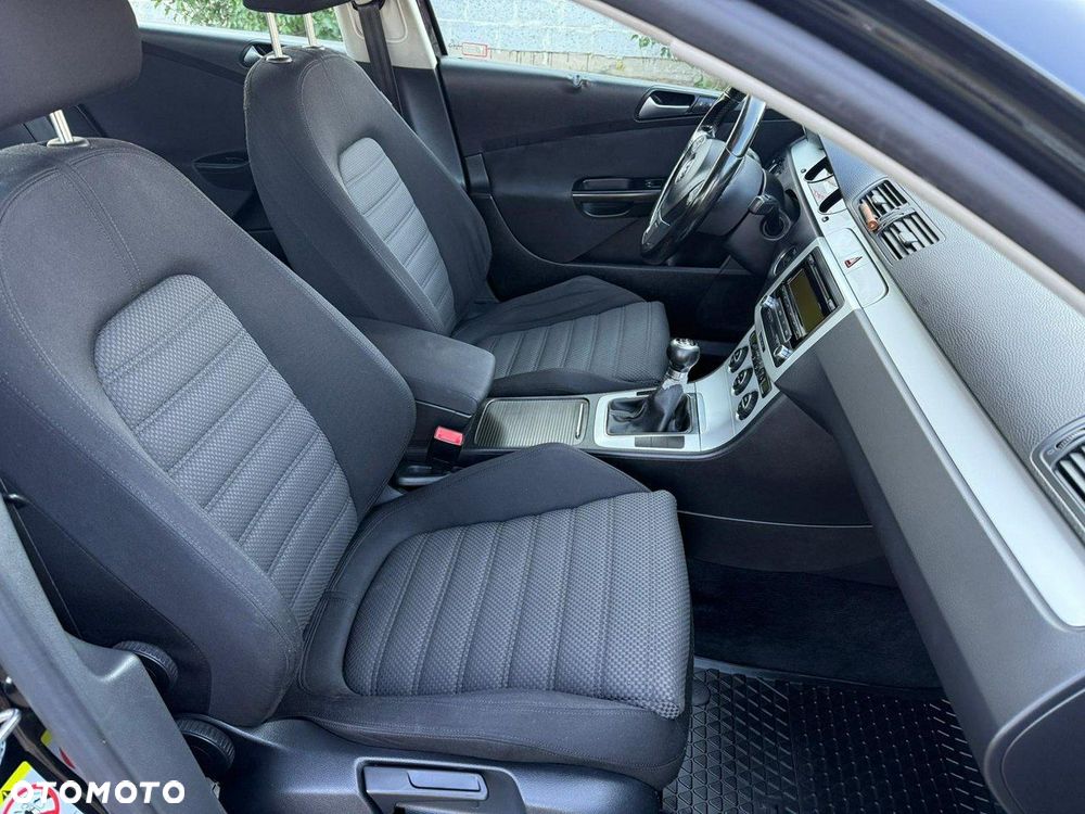Volkswagen Passat - 11