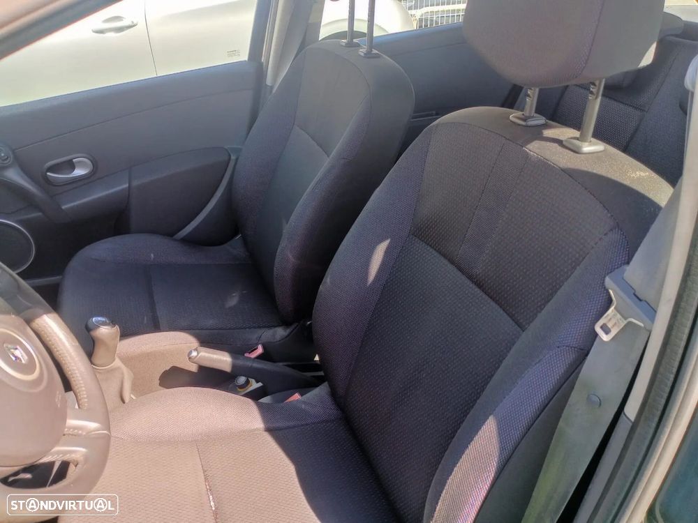 Renault Clio 1.2 16V Dynamique - 12