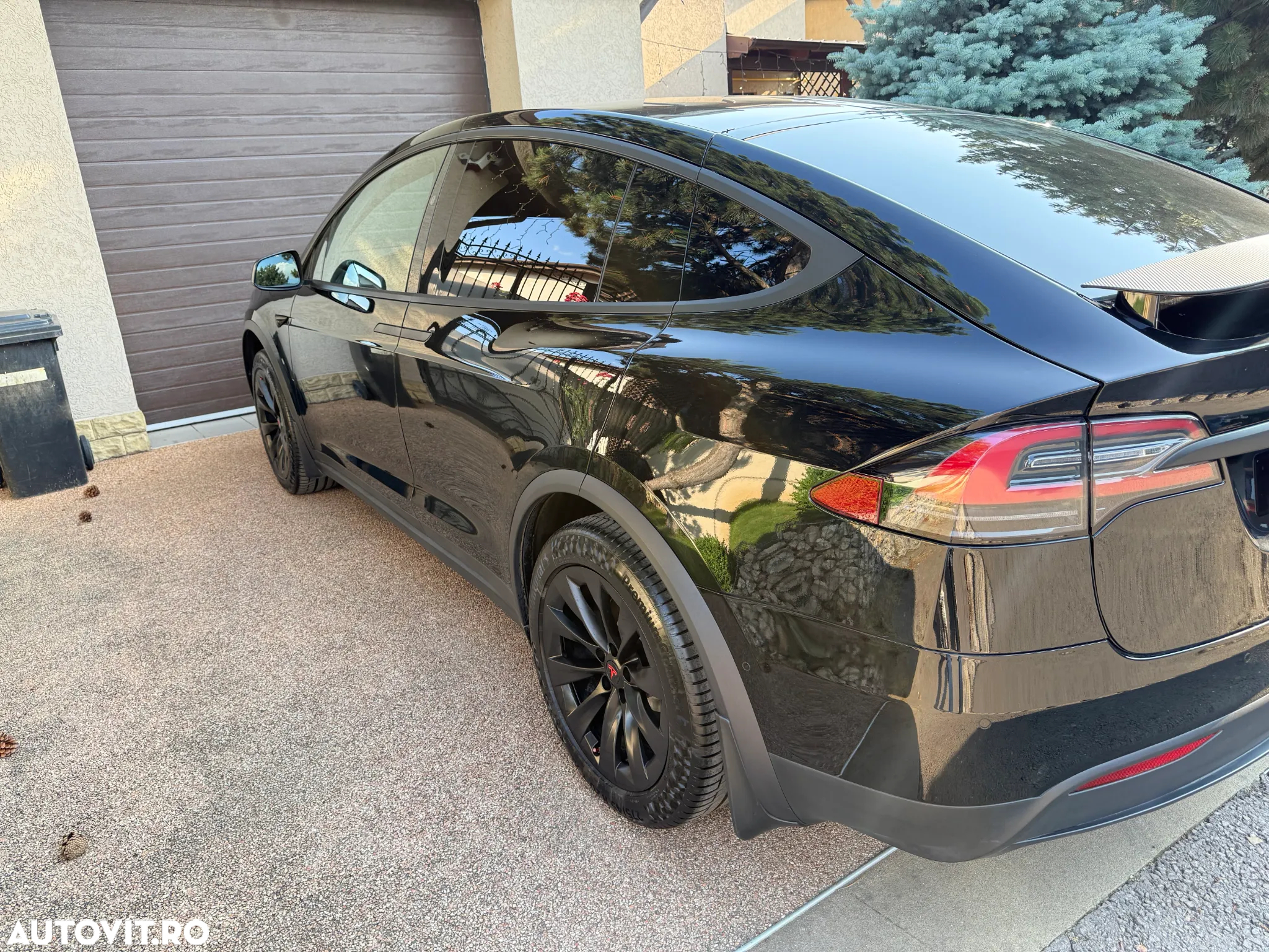 Tesla Model X - 11
