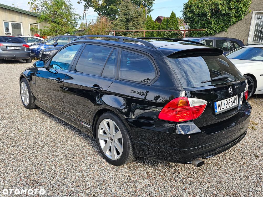 BMW Seria 3 318i Touring - 2