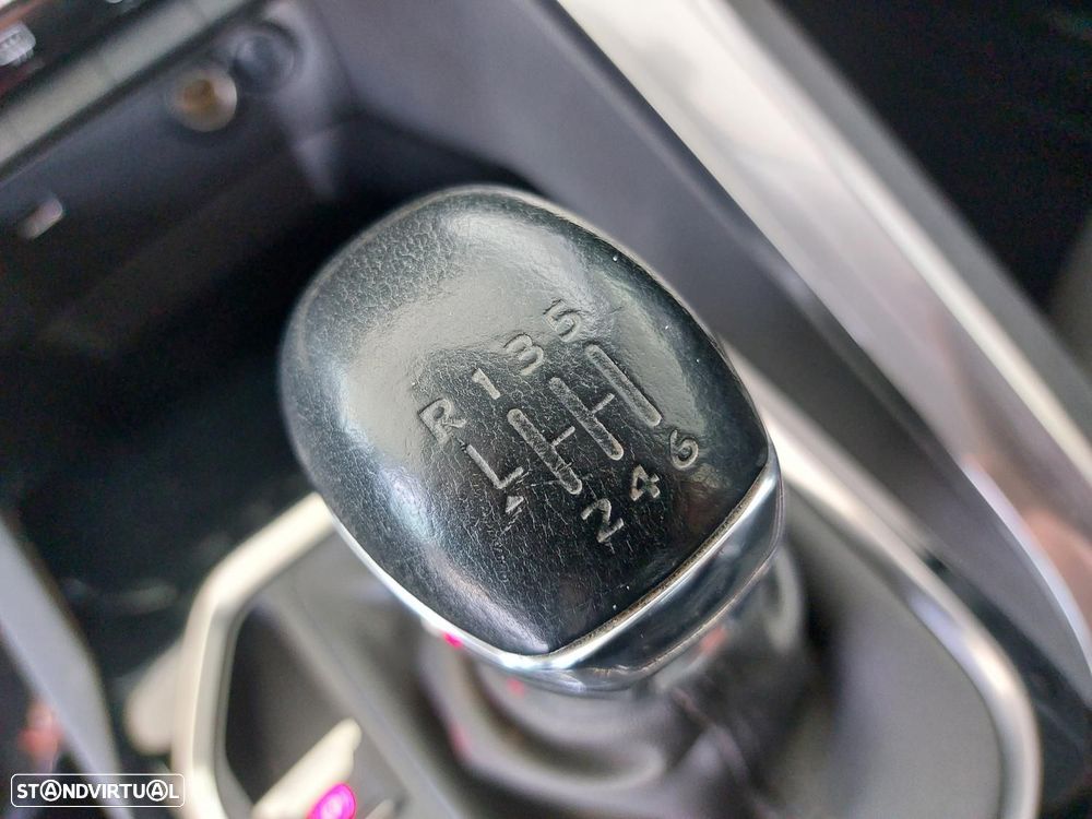 Peugeot 3008 1.5 BlueHDi Active Pack — fotografia 40