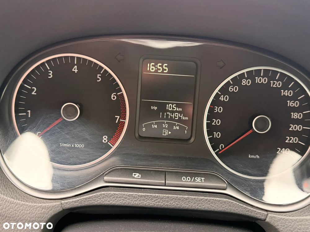 Volkswagen Polo 1.4 16V Highline DSG - 9