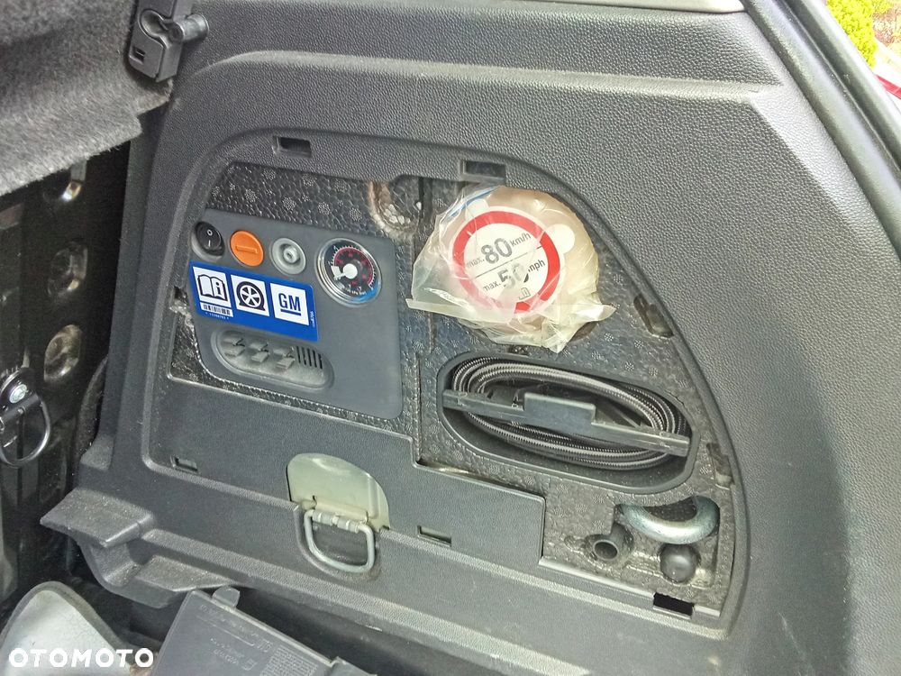 Opel Corsa 1.2 16V Essentia - 5