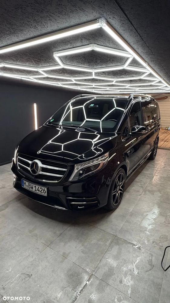 Mercedes-Benz Klasa V - 1