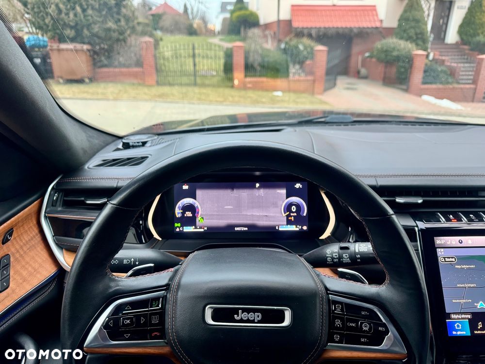 Jeep Grand Cherokee - 12