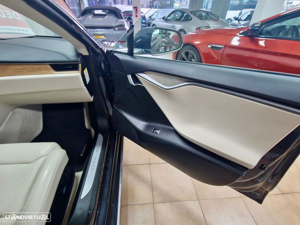 Tesla Model S - 21