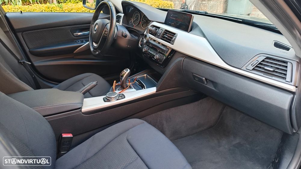 BMW 320 d Advantage Auto — fotografia 9