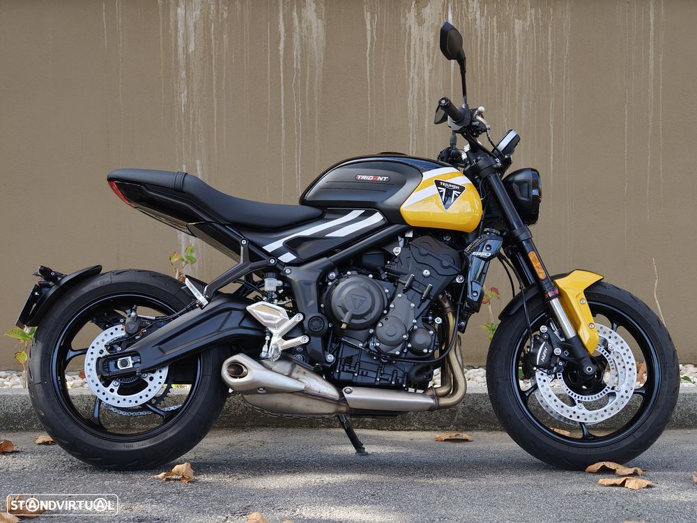 Triumph Trident 660 Cosmic Yellow - 18