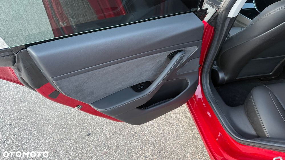 Tesla Model 3 Performance AWD - 18