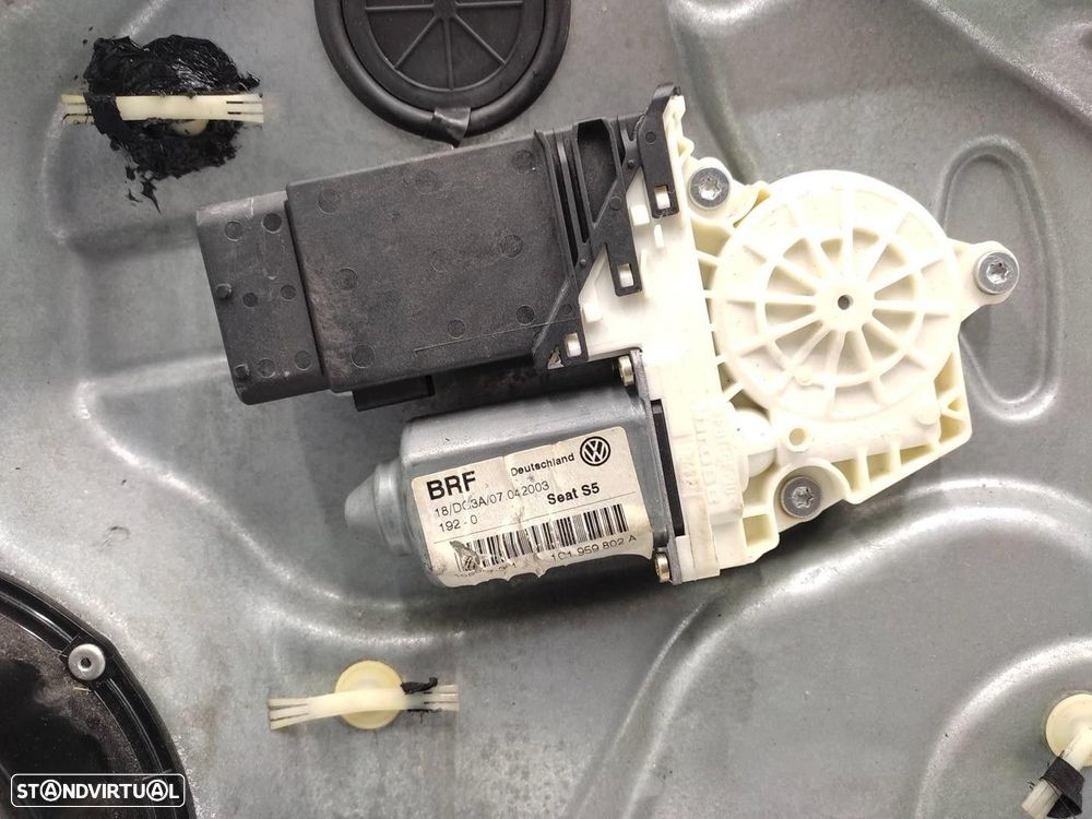 ELEVADOR DE VIDRO FRONTAL DIREITO SEAT LEON 2003 - 1