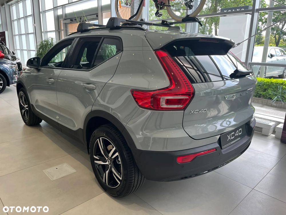 Volvo XC 40 B3 Plus Dark - 4