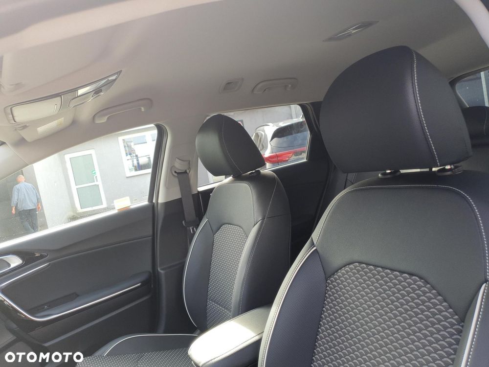 Kia Ceed - 11