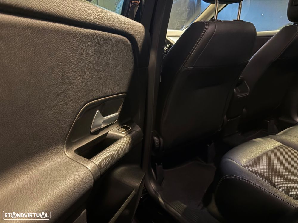 Mercedes-Benz GLA 180 7G-DCT - 21