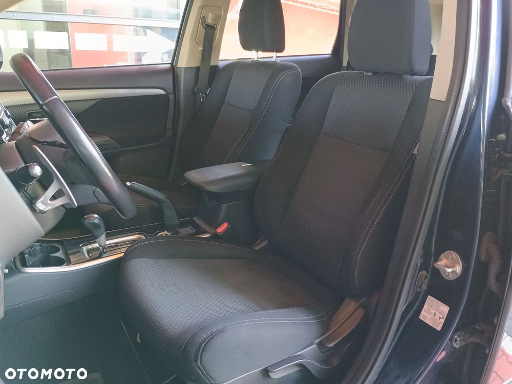 Mitsubishi Outlander 2.0 4WD Invite - 11