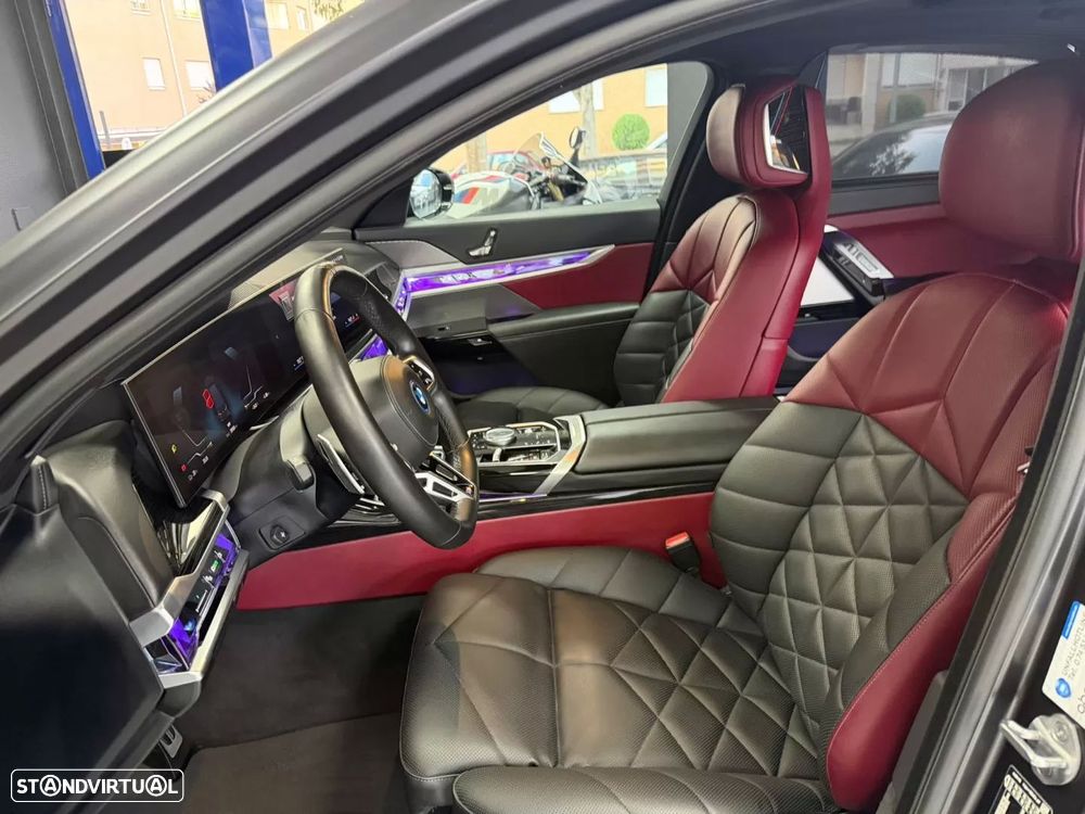 BMW i7 eDrive50 Pack Desportivo M - 34