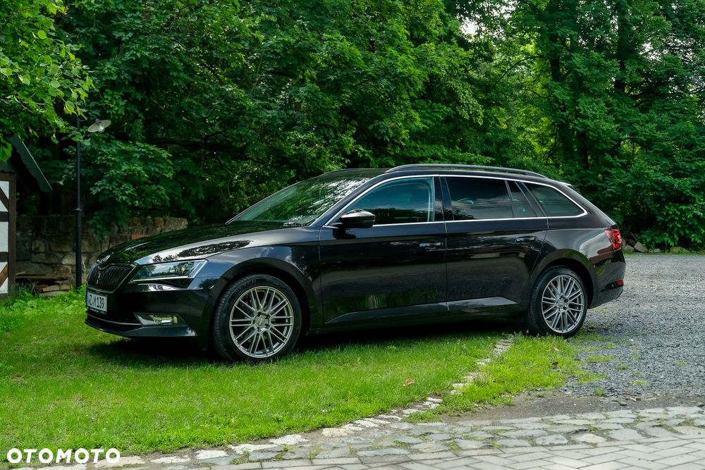 Skoda Superb 2.0 TDI Sportline - 11
