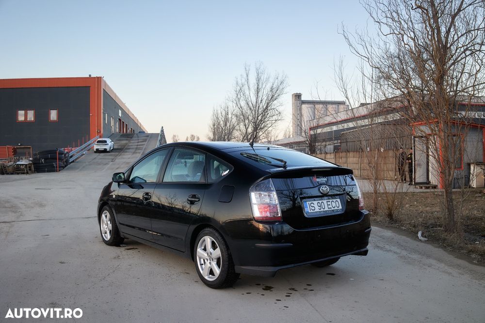 Toyota Prius (Hybrid) Luna - 3