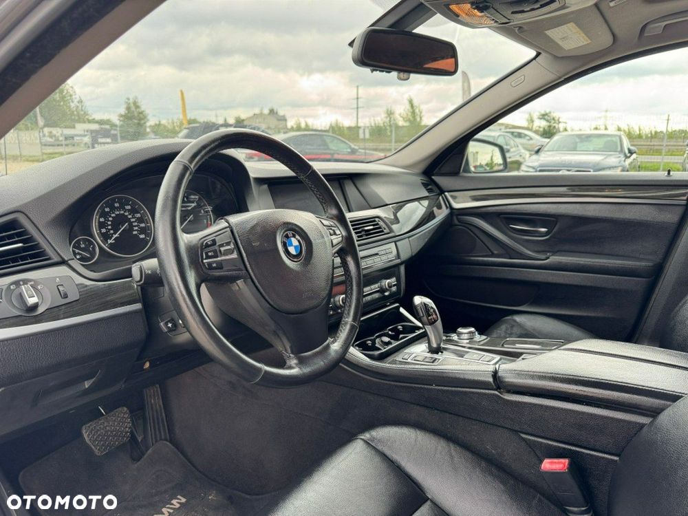 BMW Seria 5 528i Luxury Line - 10