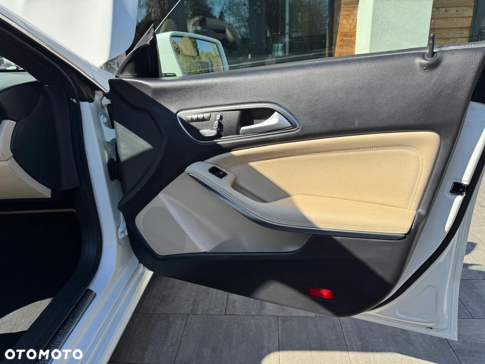 Mercedes-Benz CLA 250 4Matic 7G-DCT Sport - 18