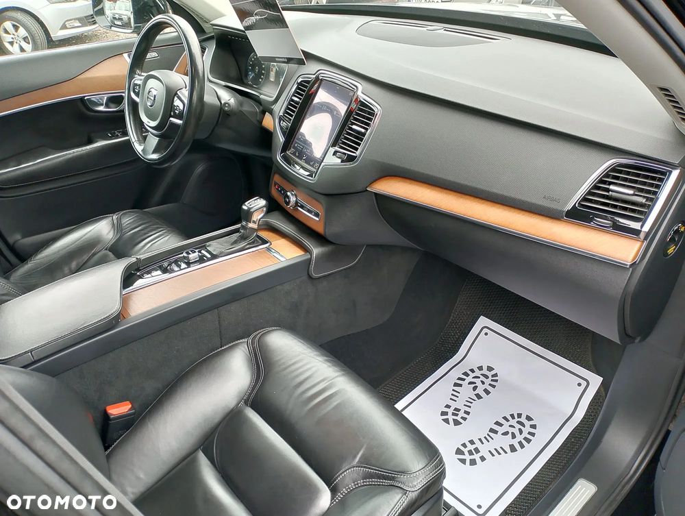 Volvo XC 90 D5 AWD Momentum - 11