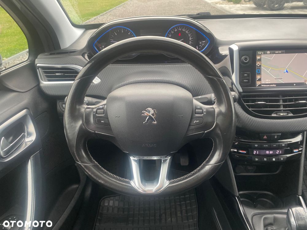 Peugeot 2008 1.6 BlueHDi Allure S&S - 17