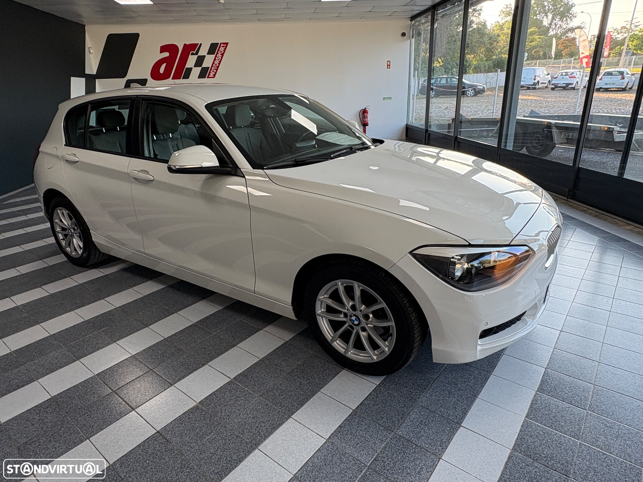 BMW 116 d Line Urban - 9