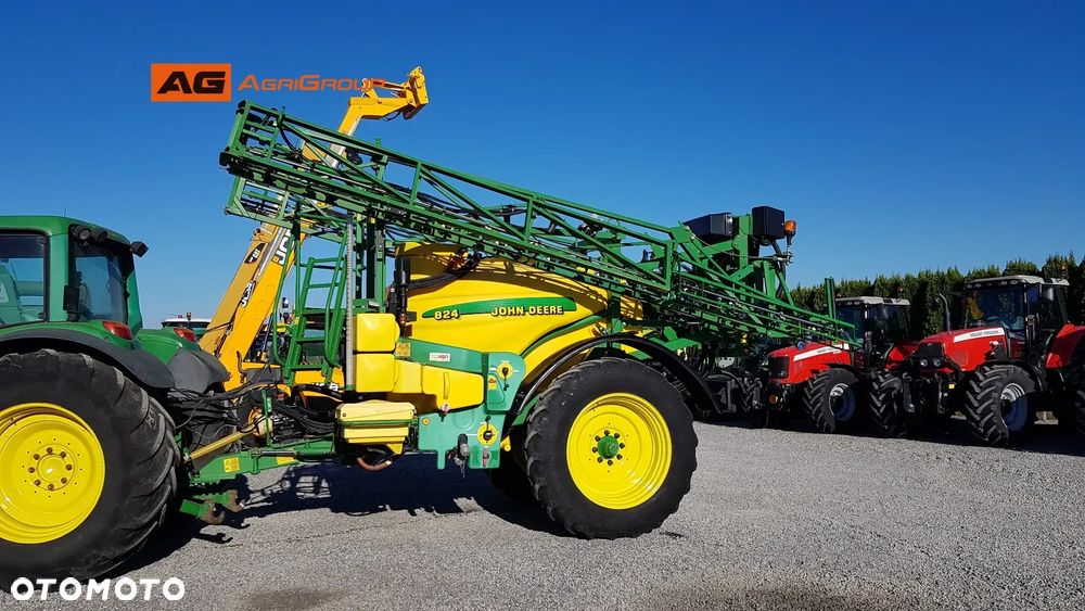 John Deere 824 - 3