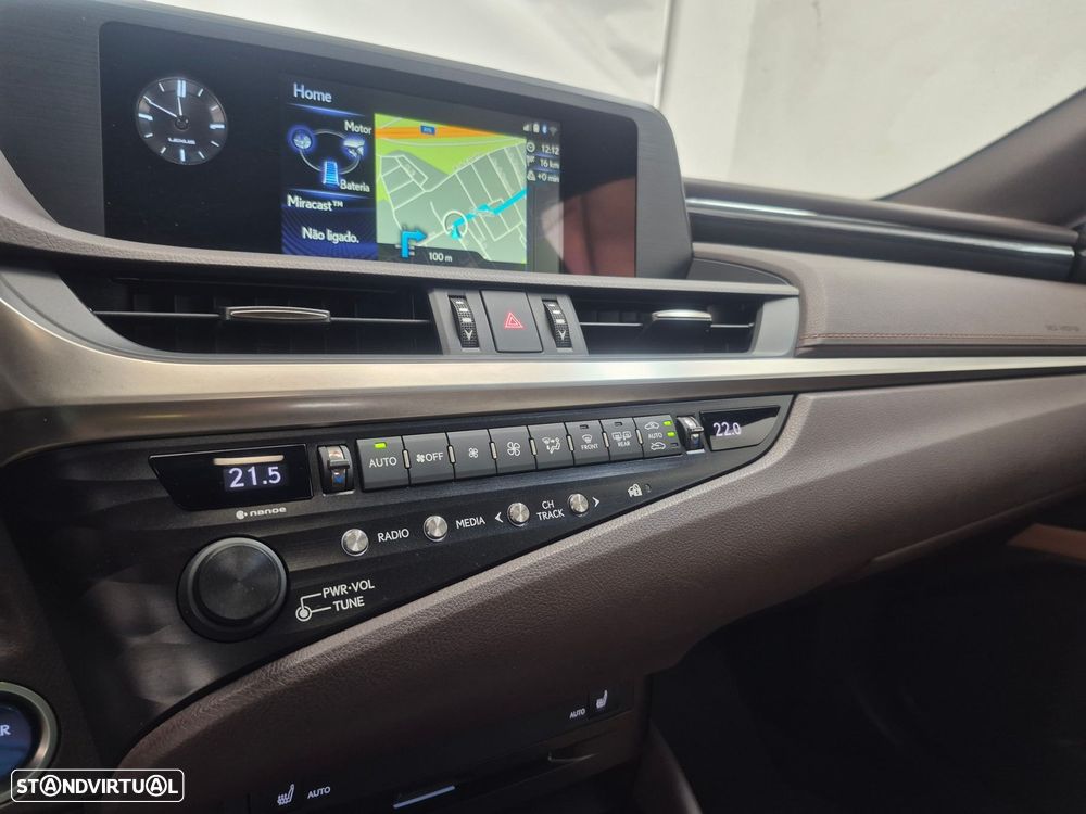 Lexus ES 300h Special Edition - 22
