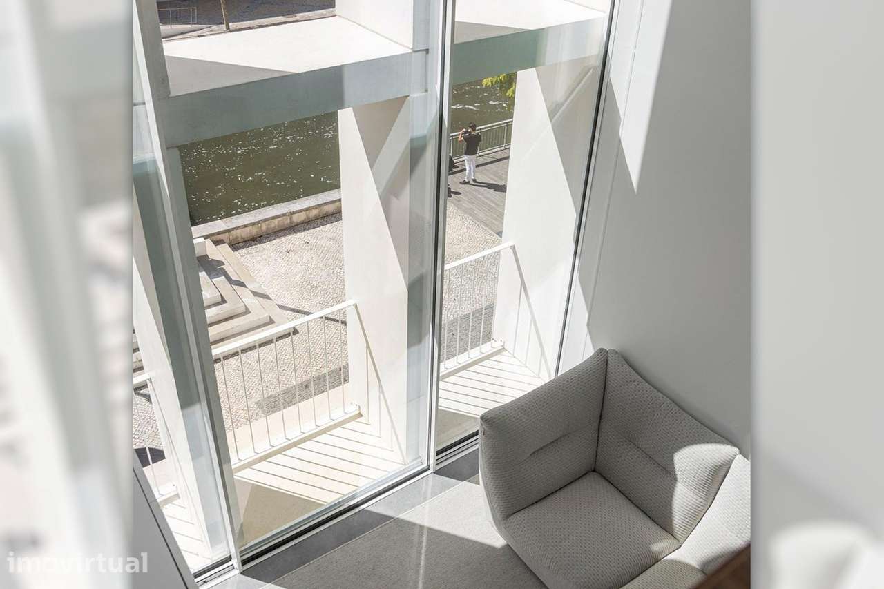 Apartamento T1 Duplex com Mezzanine  Vista Canal Edifício White, Av. D - Grande imagem: 3/24