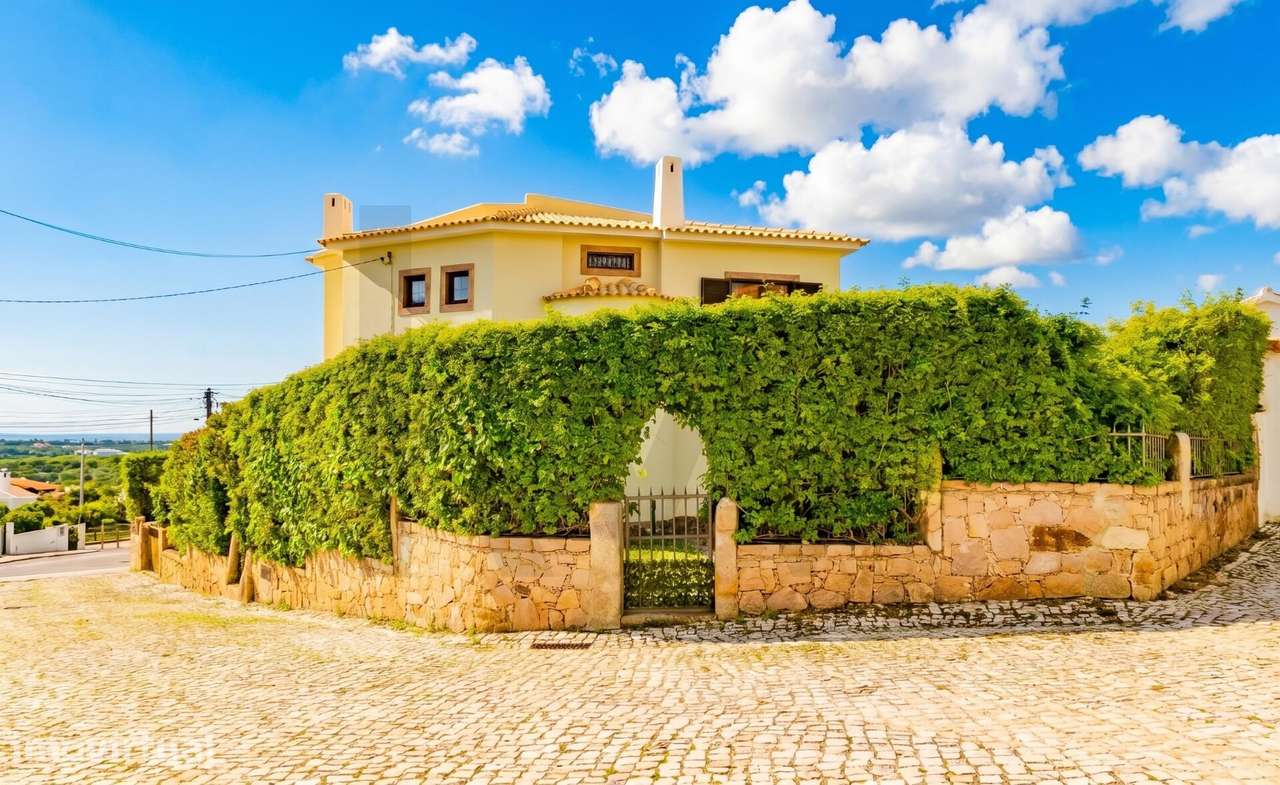Moradia com zona de jardim e varandas com vista Mar, junto ao centro d - Grande imagem: 3/57