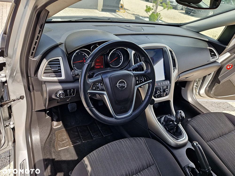 Opel Astra 1.4 Turbo 150 Jahre - 4