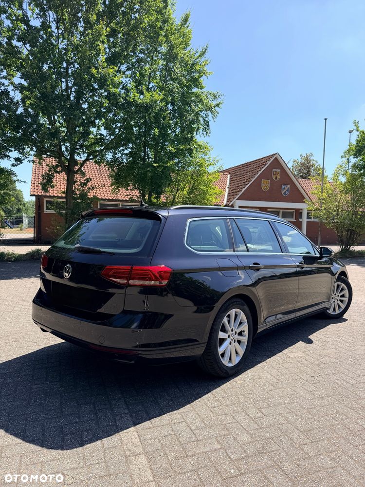 Volkswagen Passat - 4