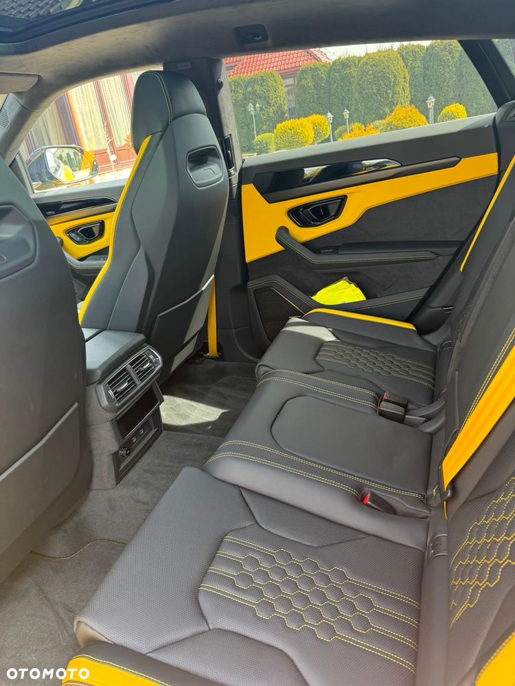 Lamborghini Urus - 13