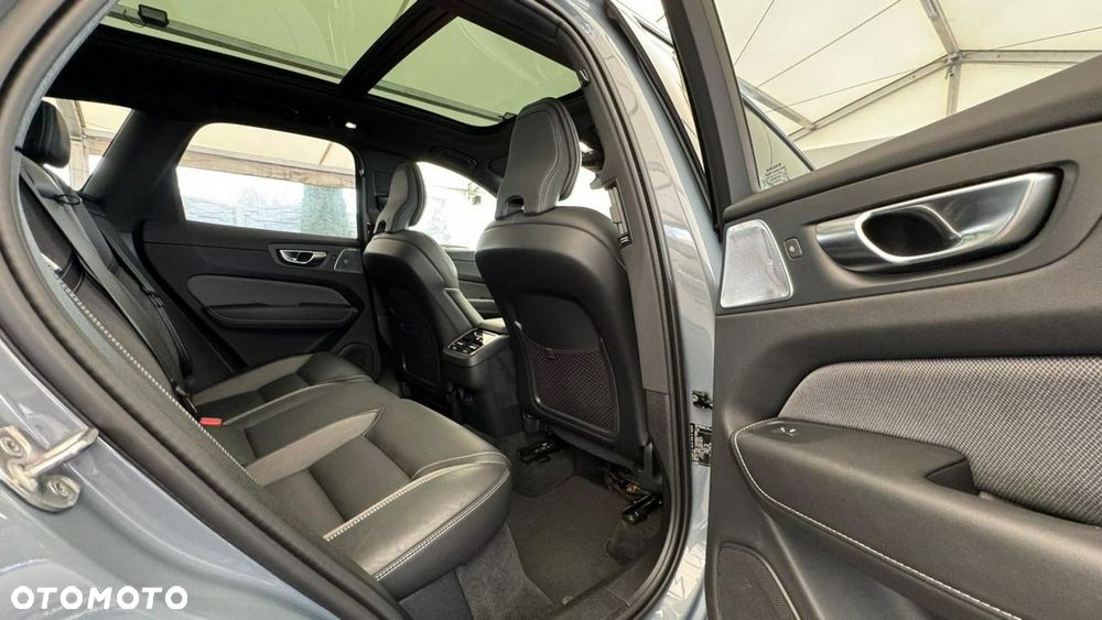 Volvo XC 60 B5 B AWD Ultimate Dark - 33