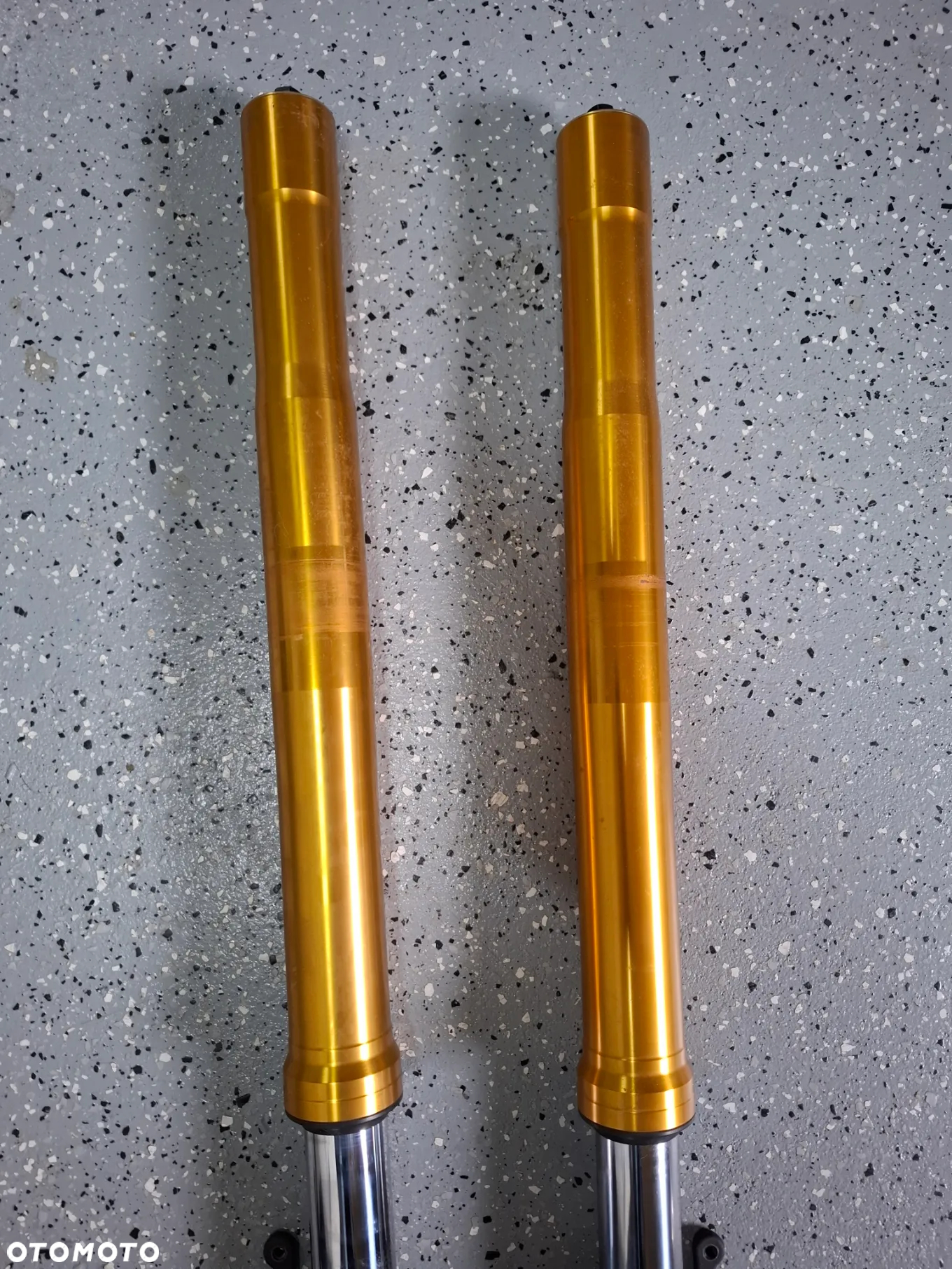 Suzuki GSXS 750 lagi laga amortyzator Ohlins - 3