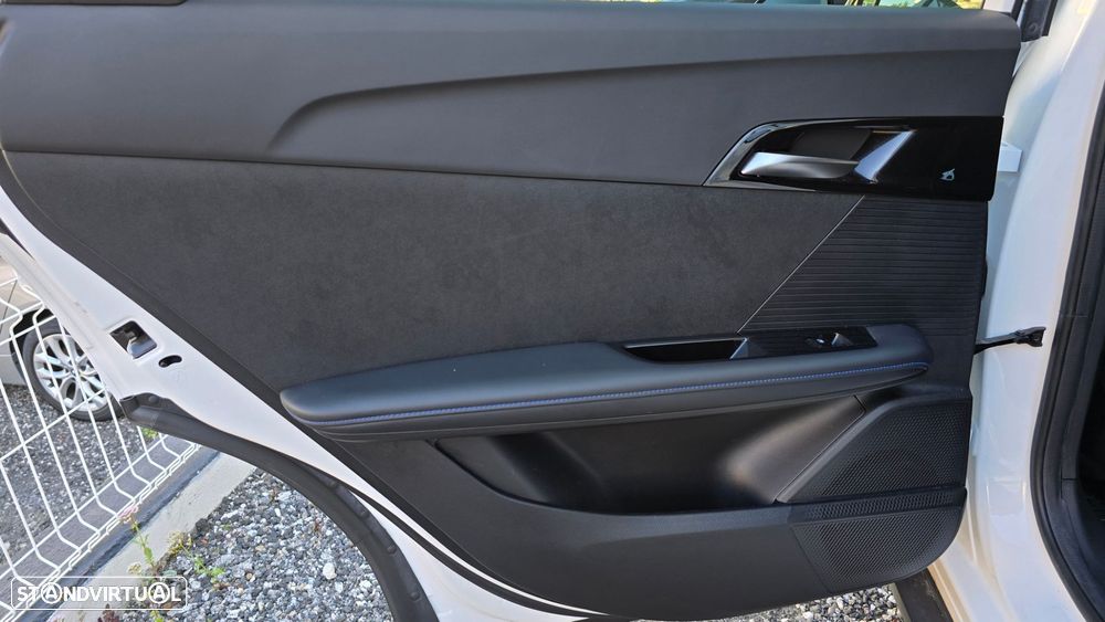 MG MG4 64 kWh Luxury - 49