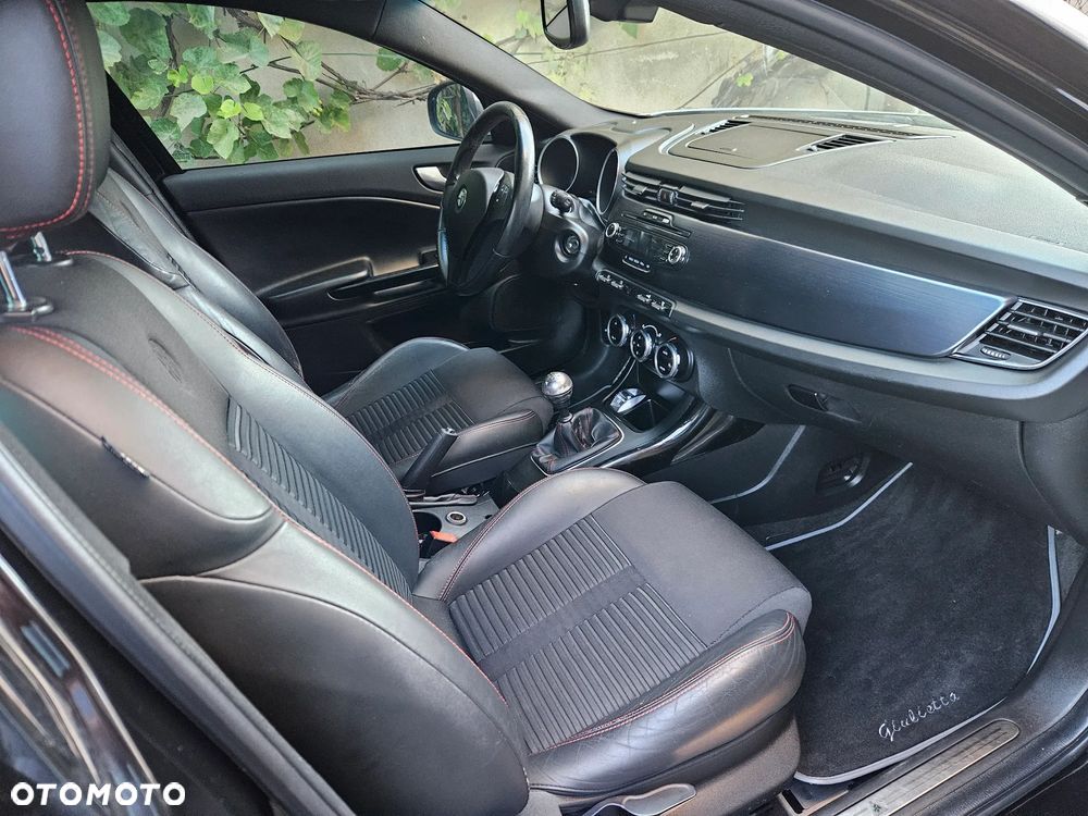 Alfa Romeo Giulietta 1750 TBi Quadrifoglio Verde - 11
