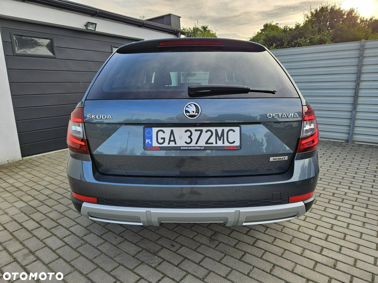 Skoda Octavia Combi 2.0 TDI 4x4 DSG Scout - 3