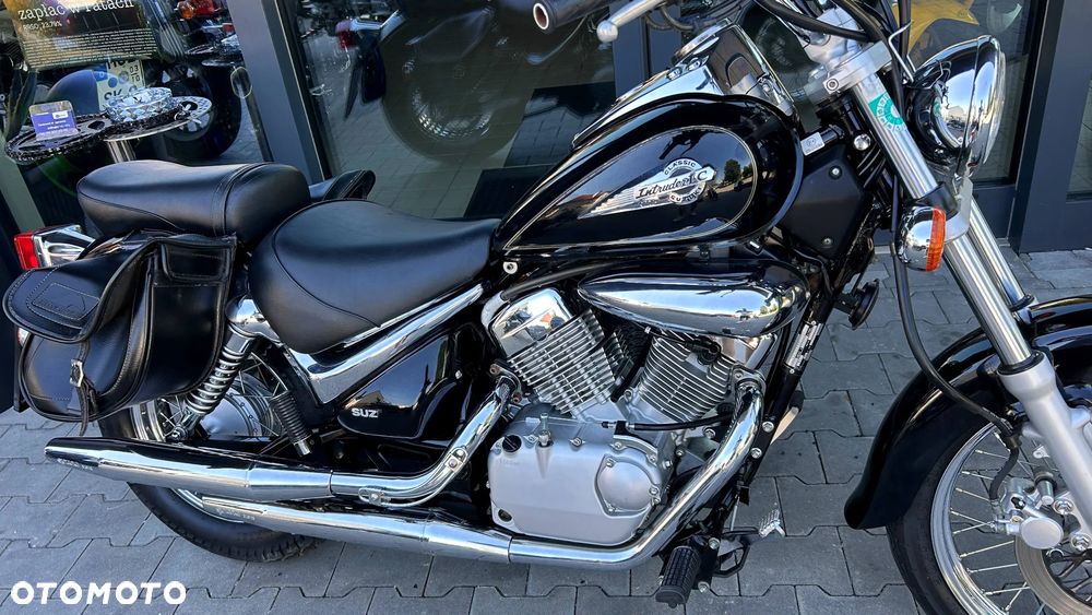 Suzuki Intruder - 10