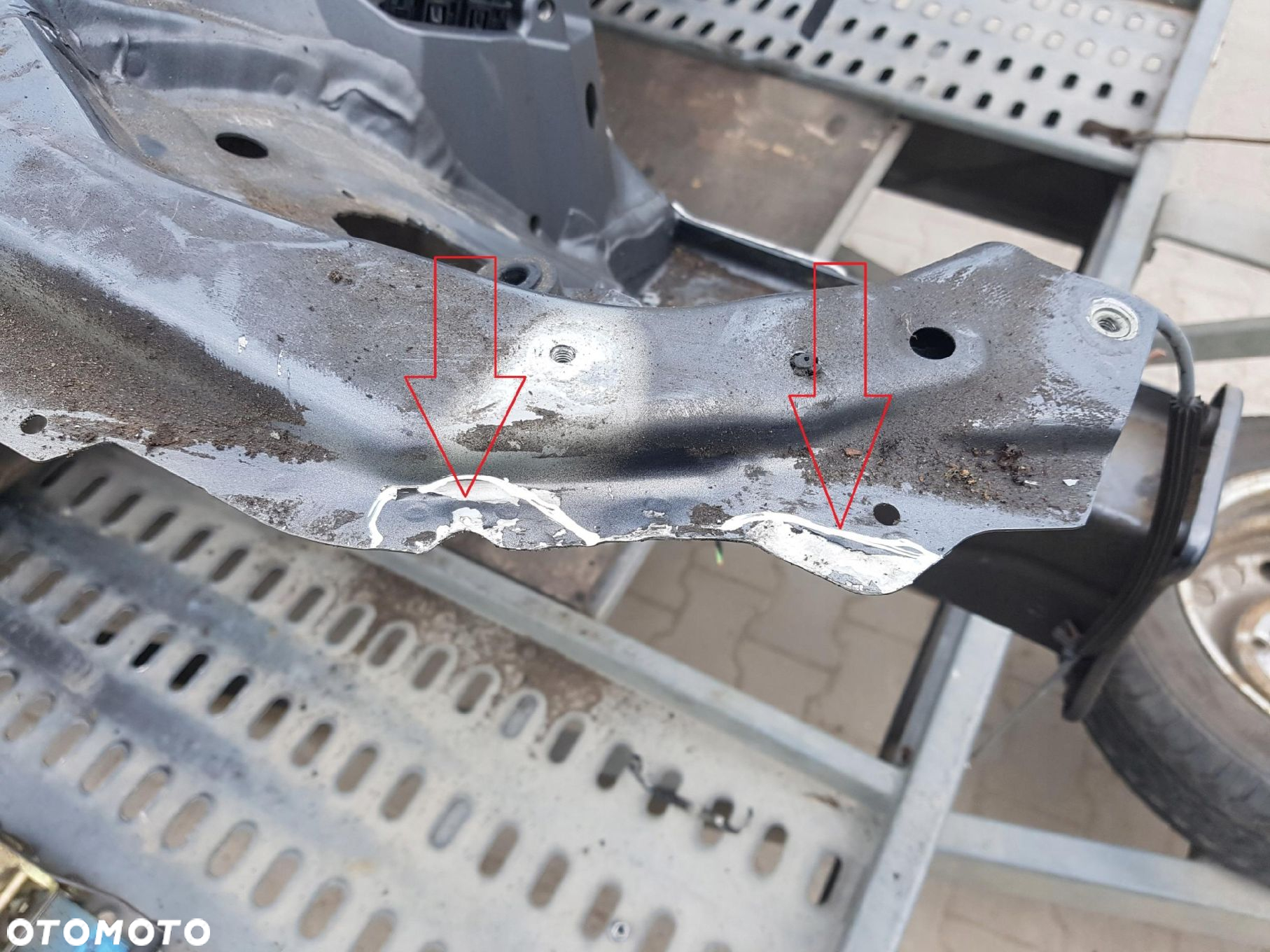 AUDI A4 B9 8W 15r- PODŁUŻNICA ĆWIARTKA PRAWA PRZÓD LX7R - 2