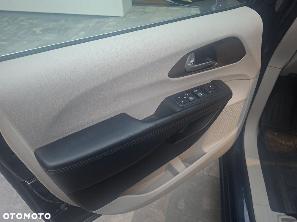 Chrysler Pacifica - 15