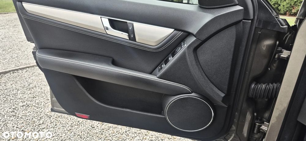 Mercedes-Benz Klasa C 200 CDI BlueEff Avantgarde - 17