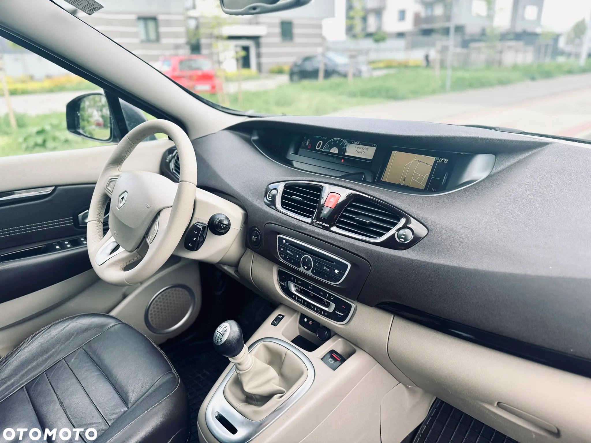 Renault Scenic 1.6 dCi Energy Privilege - 8