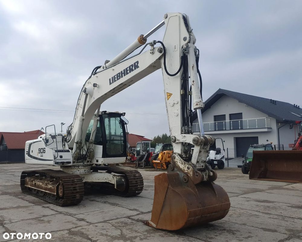 Liebherr R906 - 7